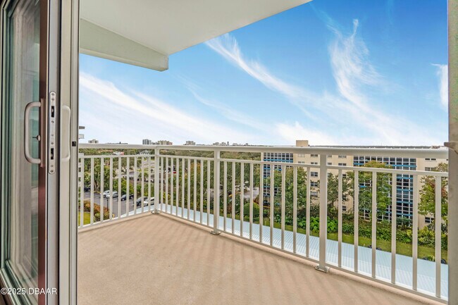 Building Photo - 100 Silver Beach Ave