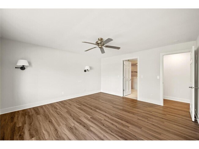 Building Photo - 2885 Knox Ave S