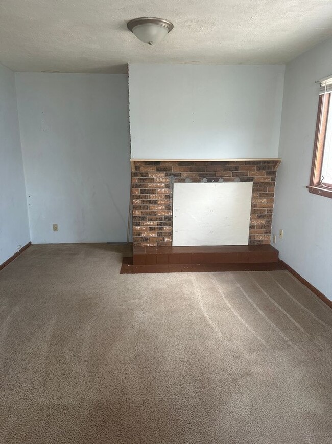 Building Photo - 2 bedroom house