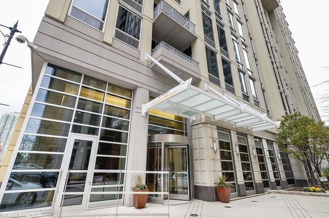 Primary Photo - 700 N Larrabee St