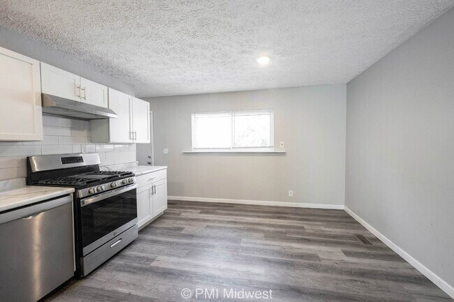 Building Photo - "Charming 3-Bed Home on Dubarry Road – Coz...