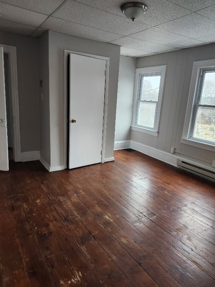 Building Photo - 332 W St Joseph St