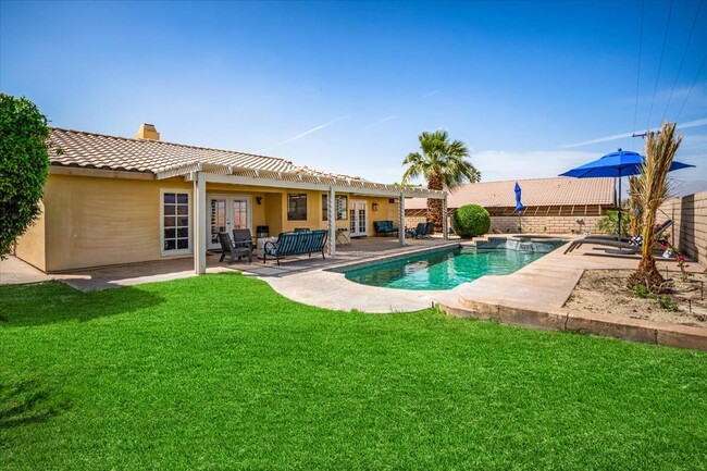 Building Photo - 41740 Jamaica Sands Dr