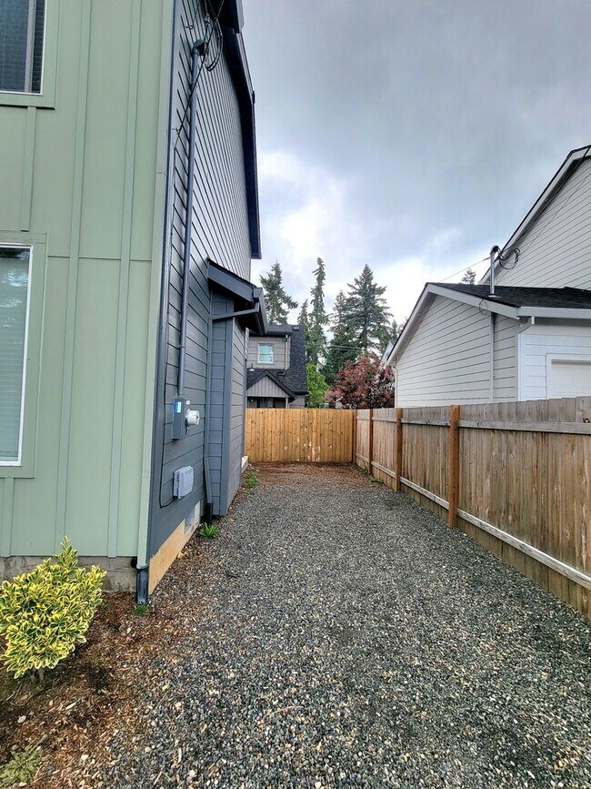 Building Photo - **2 Weeks Free Rent** | Modern Comfort in the Heart of SE Portland — 3 Bed, 2.5 Bath Home!