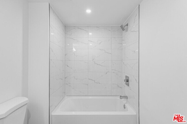 Building Photo - 1227 N Berendo St