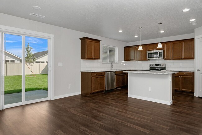 Building Photo - 3 Bed 2.5 Bath + Loft & Office located in the Greyhawk Subdivision