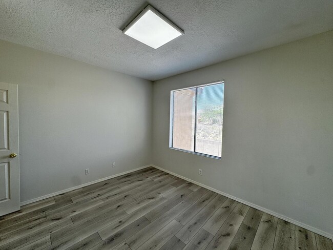 Building Photo - 1105 Meadowlark Way SE