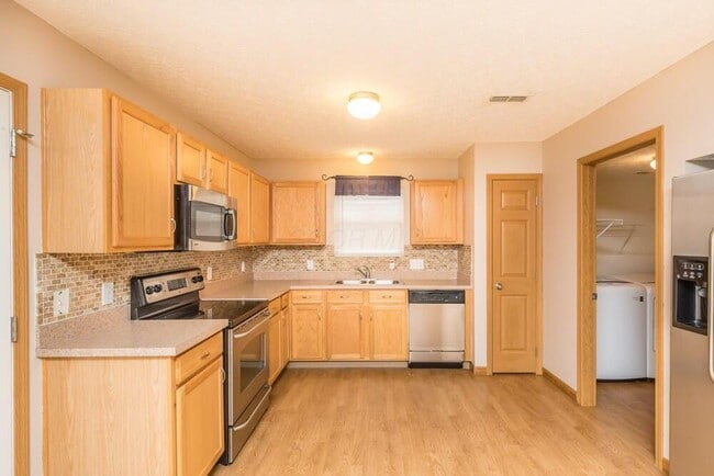 Building Photo - 5975 Pennington Creek Dr