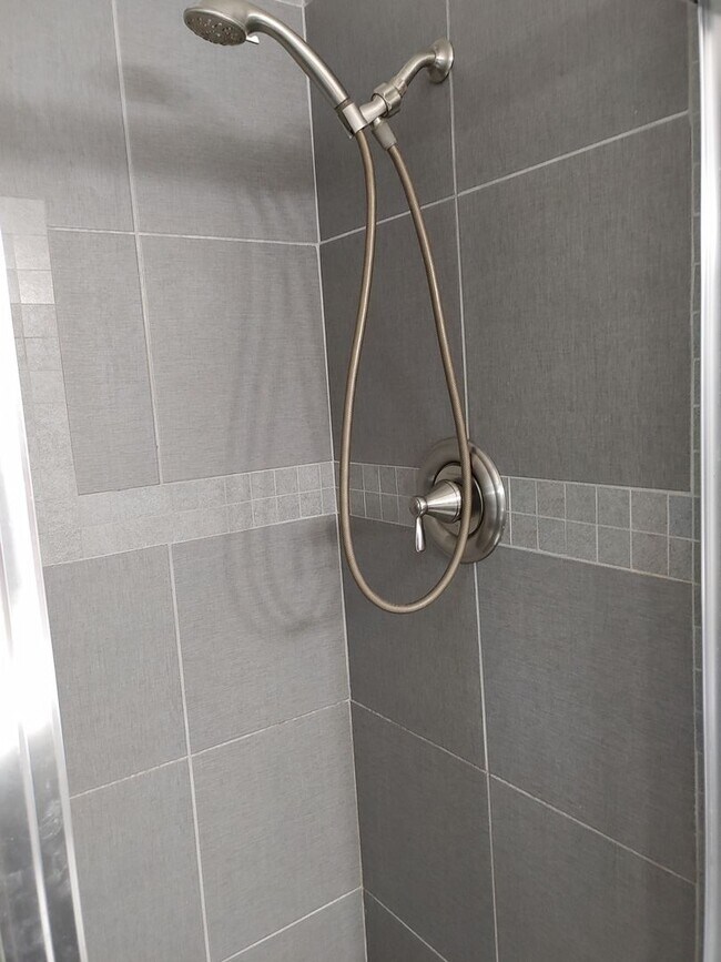 Building Photo - 1390 Park Ave NW