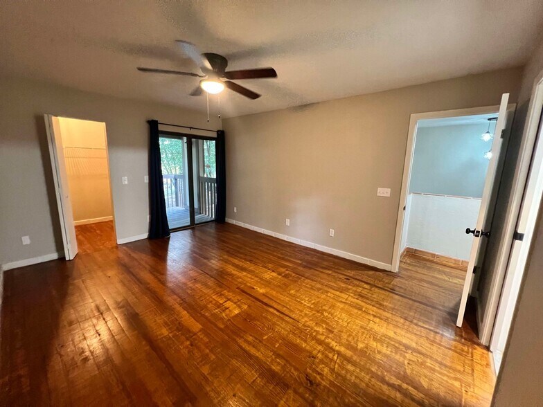 Building Photo - 5422 SW 4th Pl