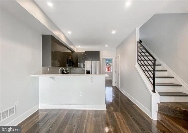 Building Photo - 2211 Moore St