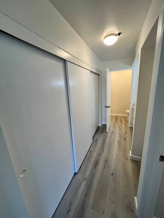 Building Photo - Move-In Ready 2-Bed Condo with Upgrades & ...