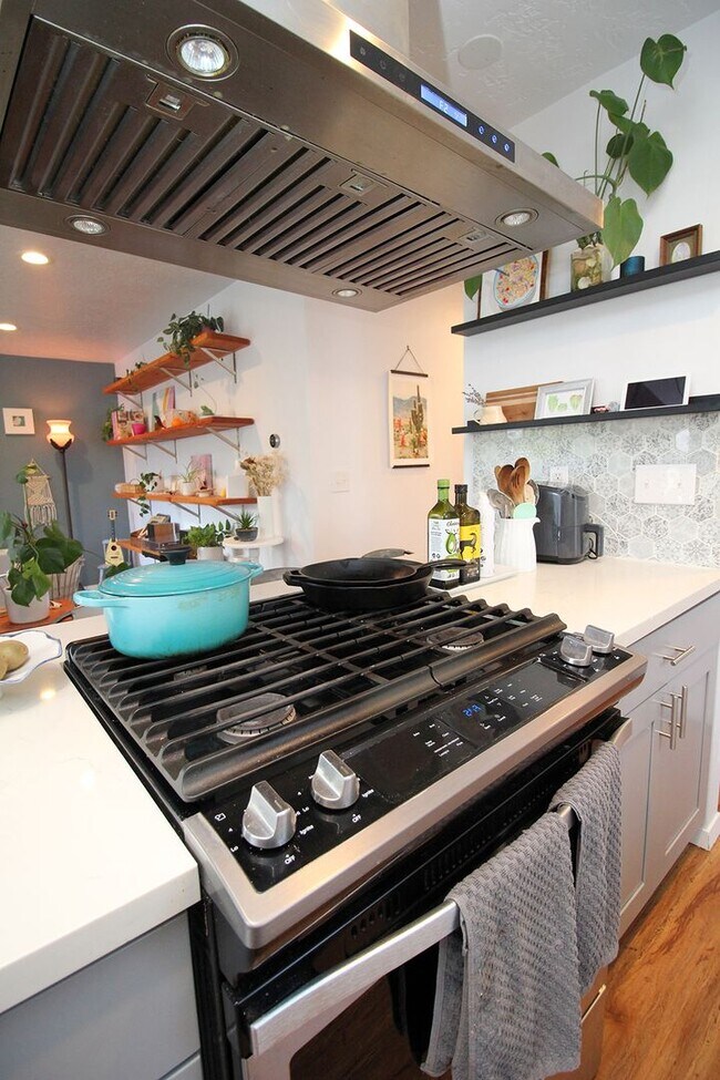 Building Photo - 205 NE 79th Ave