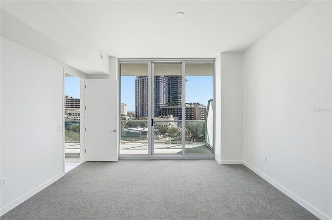 Building Photo - 400 Central Ave