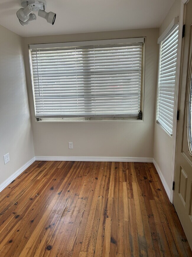Building Photo - Fall in love with this beautifully maintained 3BR/2BA home!