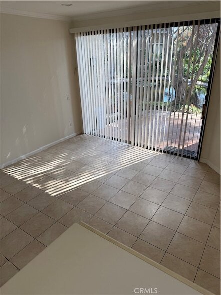 Building Photo - 252 Pineview