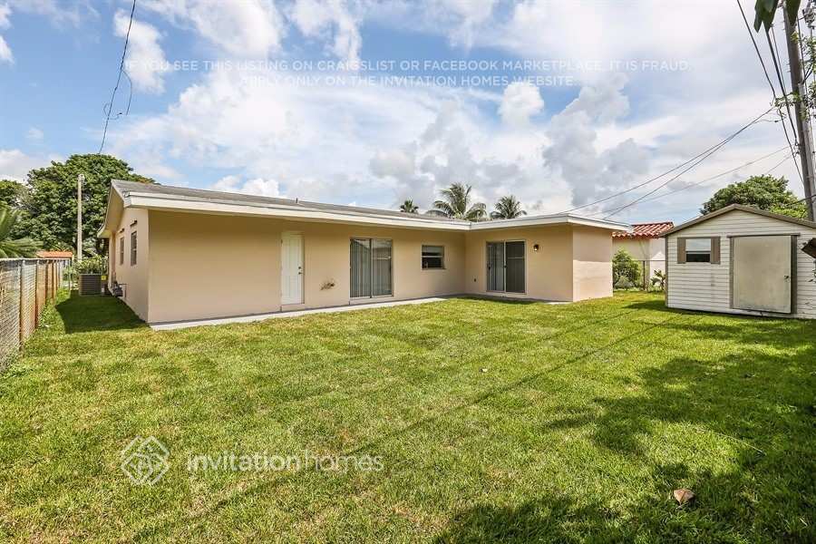 Building Photo - 8744 Southampton Dr