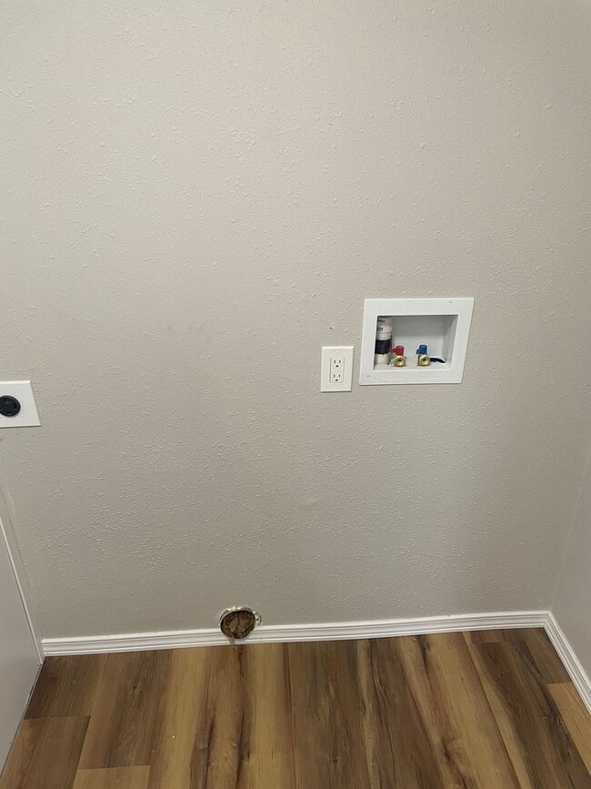 Building Photo - Adorable Newly Remodeled Rancher in Reardan