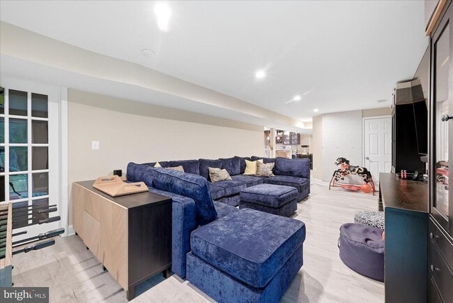 Building Photo - 911 Riva Ridge Dr