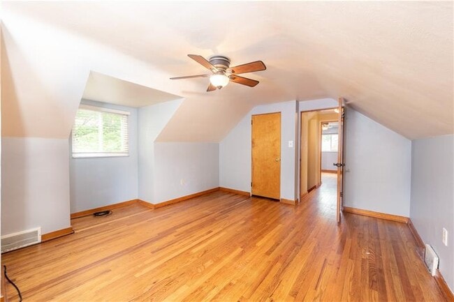 Building Photo - 1431 Lakeside Dr