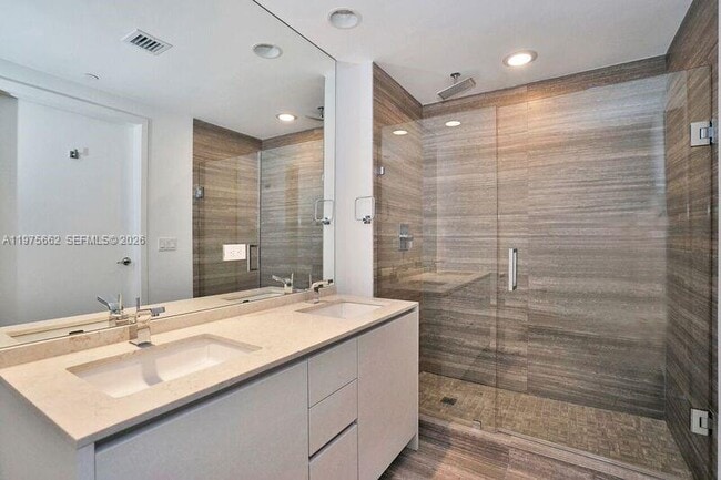 Building Photo - 1010 Brickell Ave