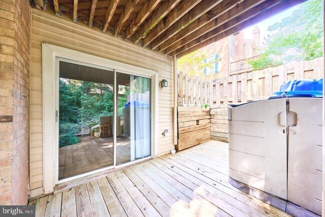 Building Photo - 4235 Sleepy Lake Dr