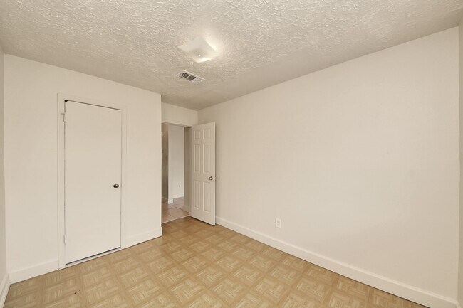 Building Photo - 7503 Roaring Springs Dr