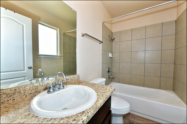 Building Photo - 916 Villa Seca Dr