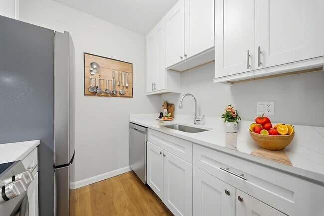 Building Photo - 11 Schubert St