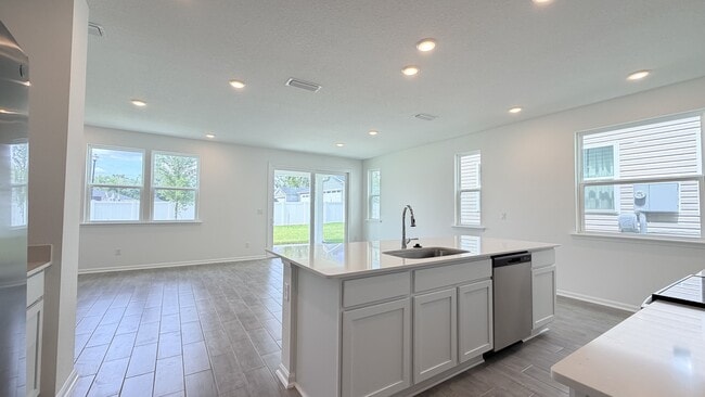 Building Photo - 6039 Oracle Ct