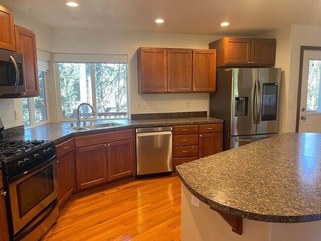 Building Photo - Gorgeous custom built home