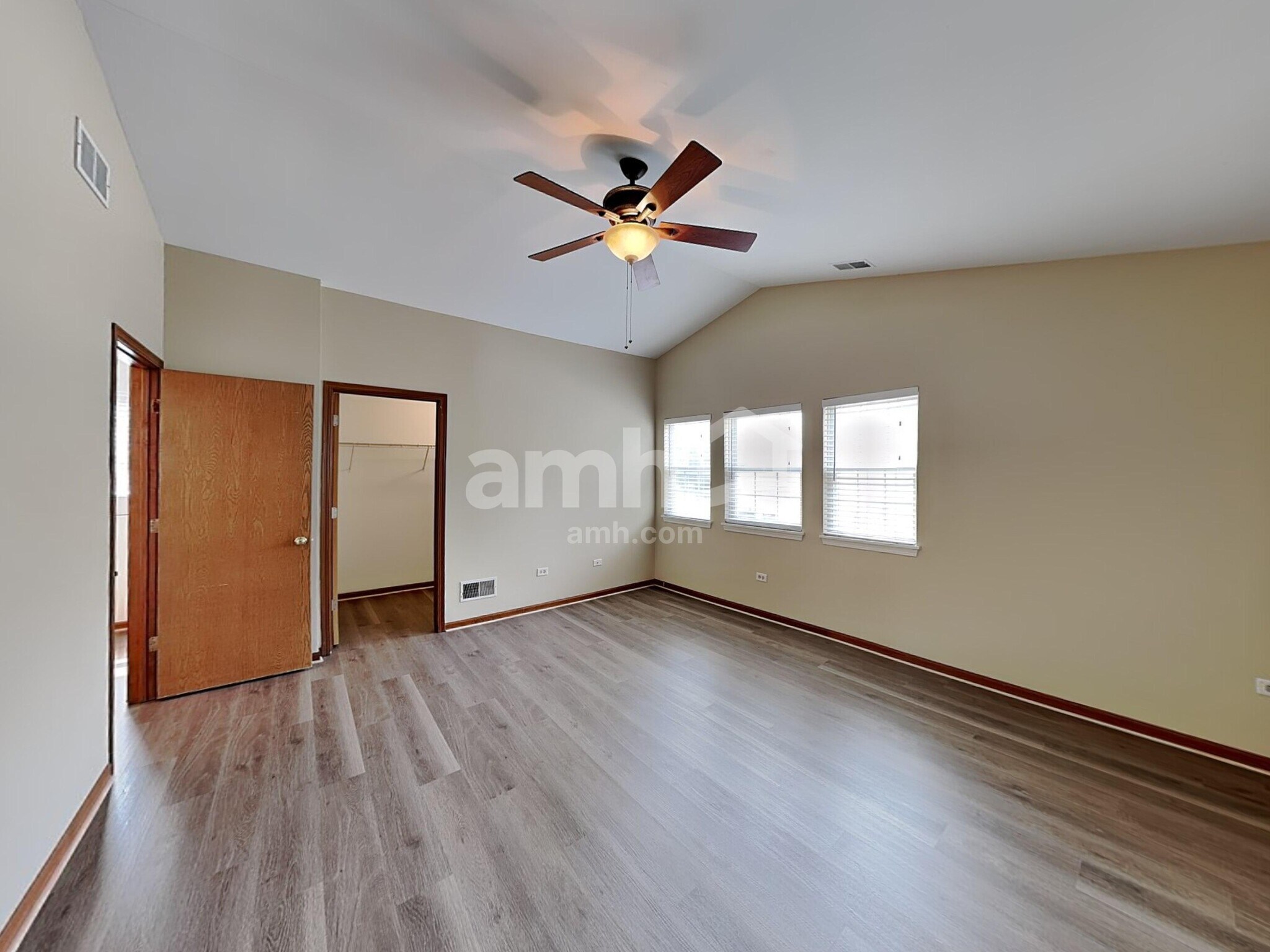 Building Photo - 3826 Hennepin Ct