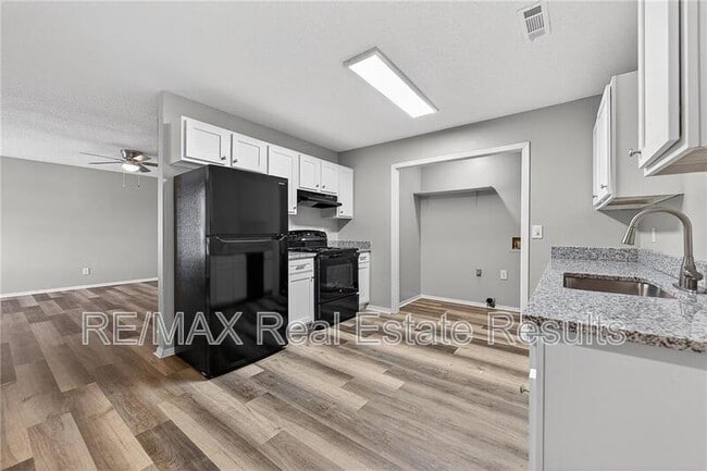 Building Photo - 4418 Acoma St