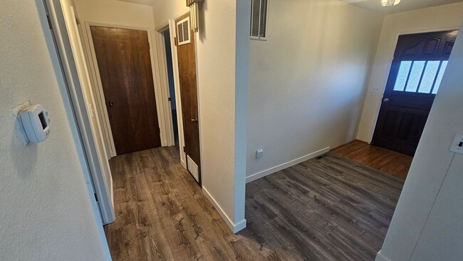 Building Photo - Asotin Home