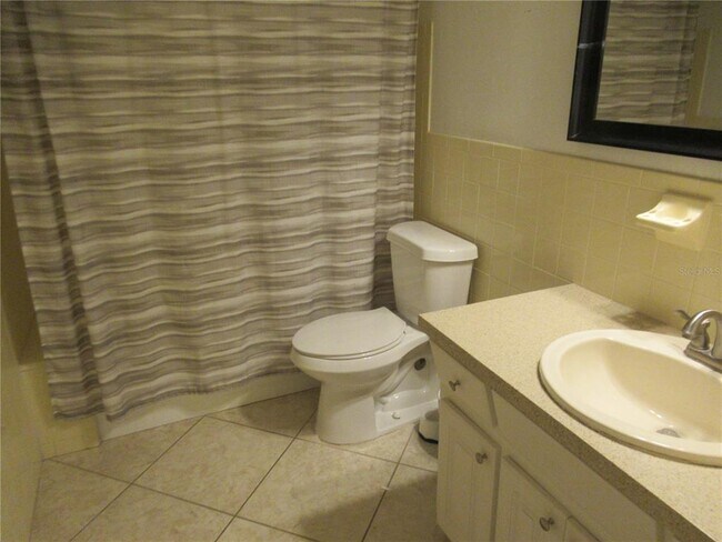 Building Photo - 2402 Ecuadorian Way