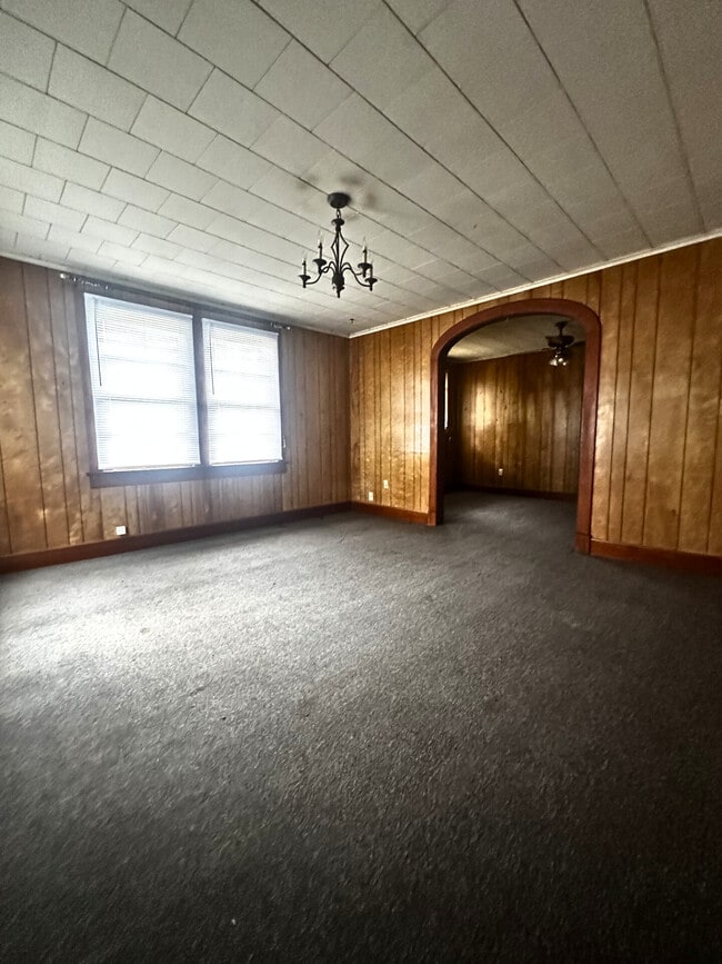 Building Photo - 505 E Coleman Ave