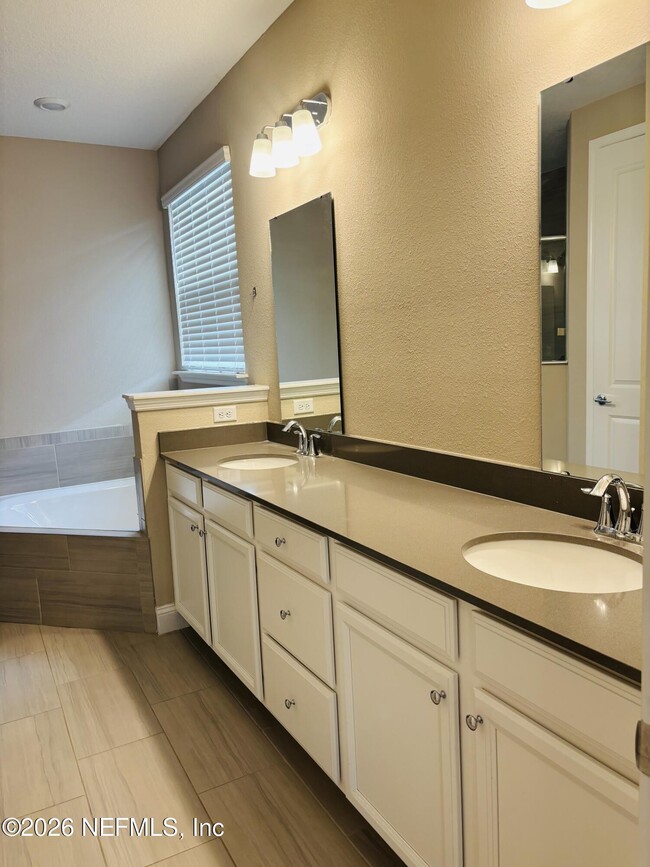 Building Photo - 380 Brybar Dr