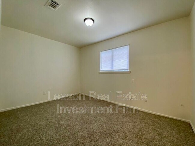 Building Photo - 1311 Elsa Jane St