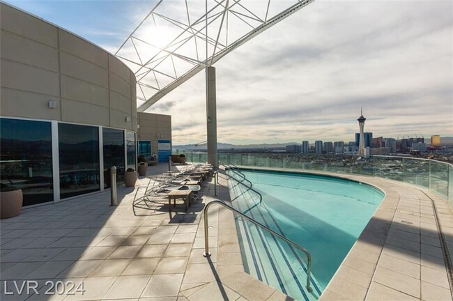 Building Photo - NEWPORT LOFTS--MAGNIFICENT PANORAMIC VIEWS...