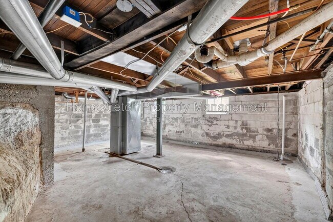 Building Photo - 6737 Fyler Ave
