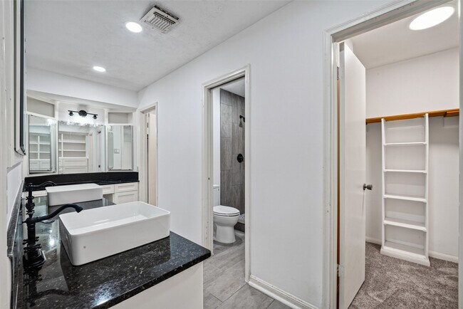 Building Photo - 3910 Chile Dr