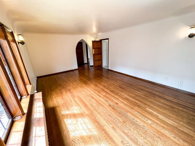 Interior Photo - Ten-O-Five Anhalt Apartments