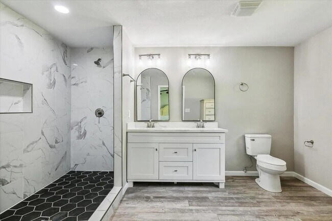Building Photo - 215 Cypress Bend Dr