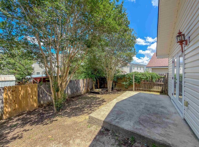 Building Photo - 3363 Golden Rain Dr