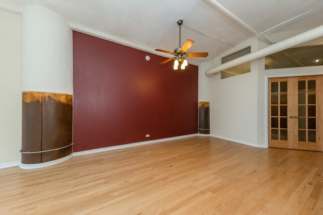 Building Photo - 801 S Wells St