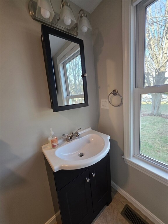 Building Photo - 284 School St