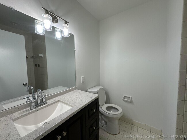 Building Photo - 4819 Arjaro Dr