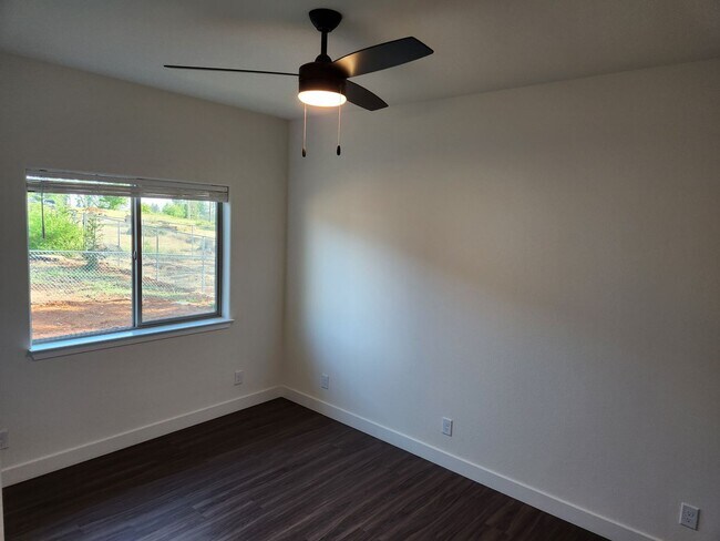 Building Photo - Rare Opportunity to Live on the Ridge!
