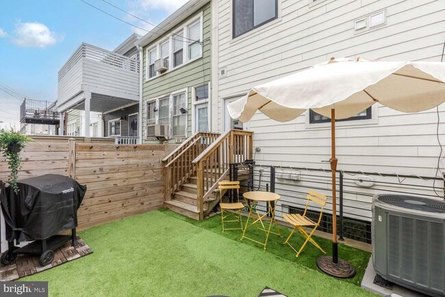 Building Photo - 1228 Oates St NE