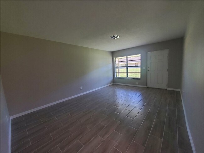 Building Photo - 3300 S 7th St